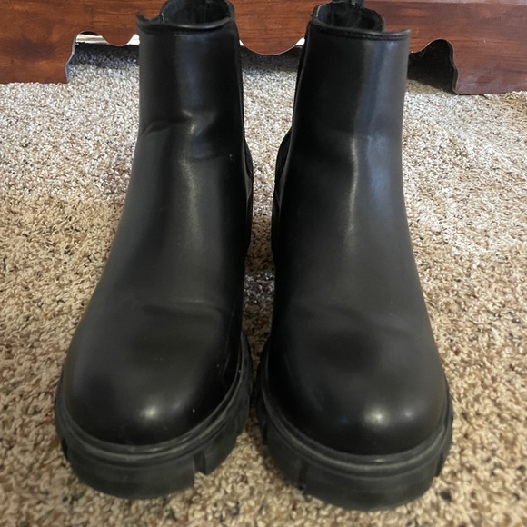 Steve Madden Howler Chelsea Boot - Picture 7 of 11